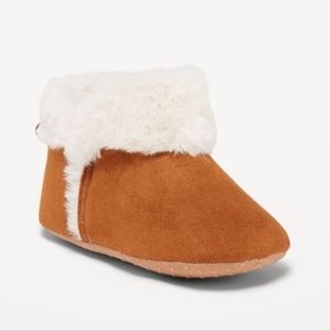 NWT 12-18M Old Navy Baby Unisex Faux-Fur-Lined Cozy Booties Soft-sole Shoes
